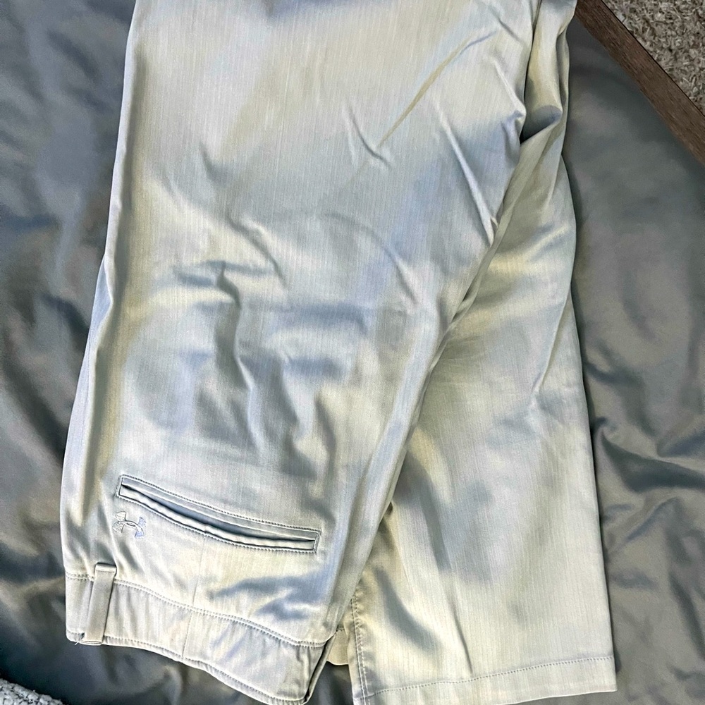 Under Armour Gray Golf Pants. Size 34/30.